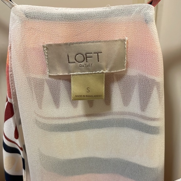 A Cute LOFT Outlet Top! - Picture 2 of 9